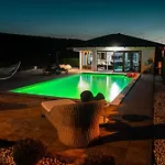 De Luxe Vila *